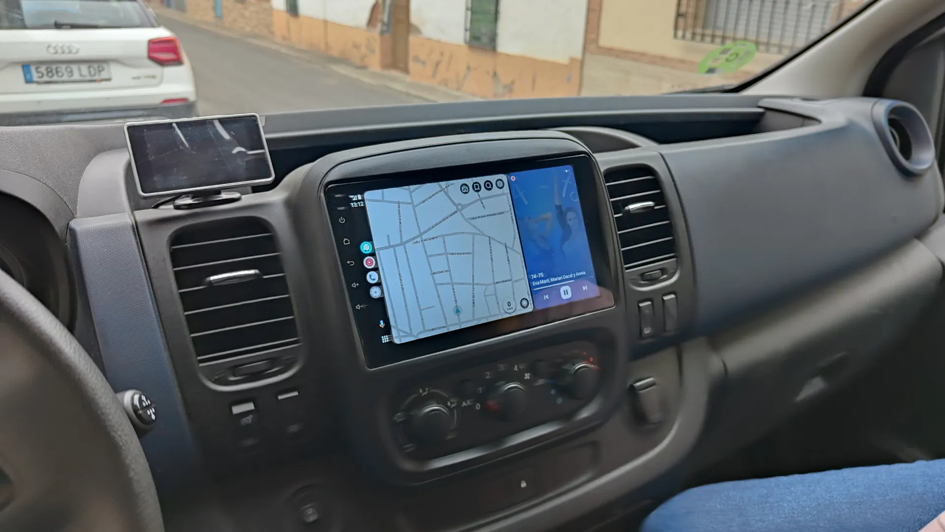 Opel Vivaro 2015 · Multimedia, sonido y cámaras 