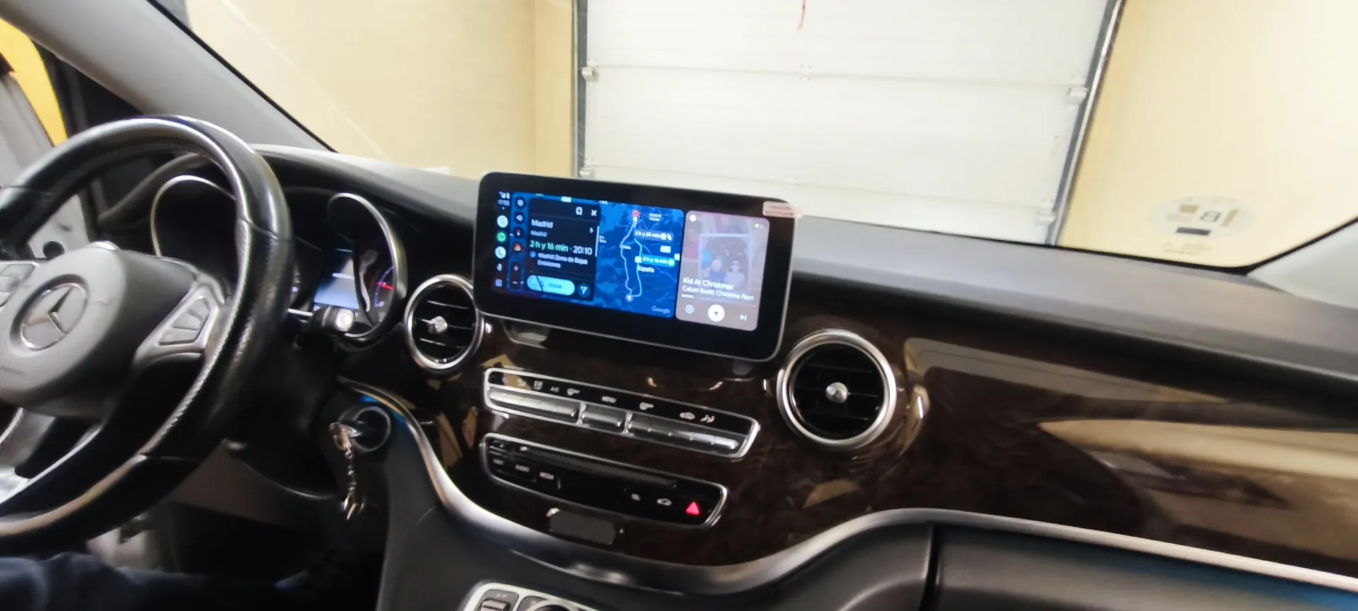 Galería Instalación en Mercedes-benz Clase V 2015: cámaras, conectividad avanzada y central táctil
