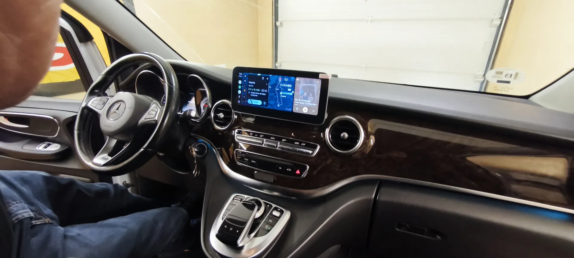 Galería Instalación en Mercedes-benz Clase V 2015: cámaras, conectividad avanzada y central táctil