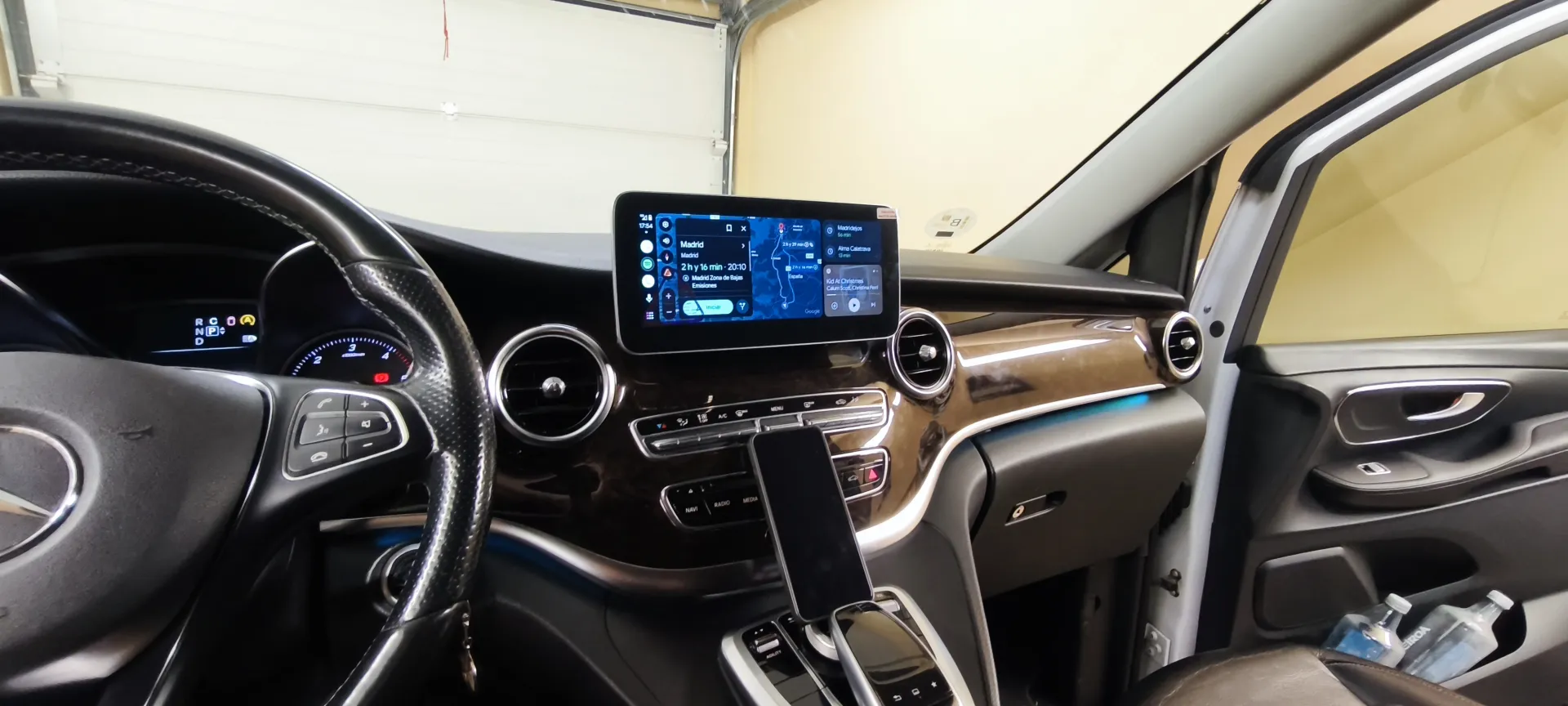 Galería Instalación en Mercedes-benz Clase V 2015: cámaras, conectividad avanzada y central táctil
