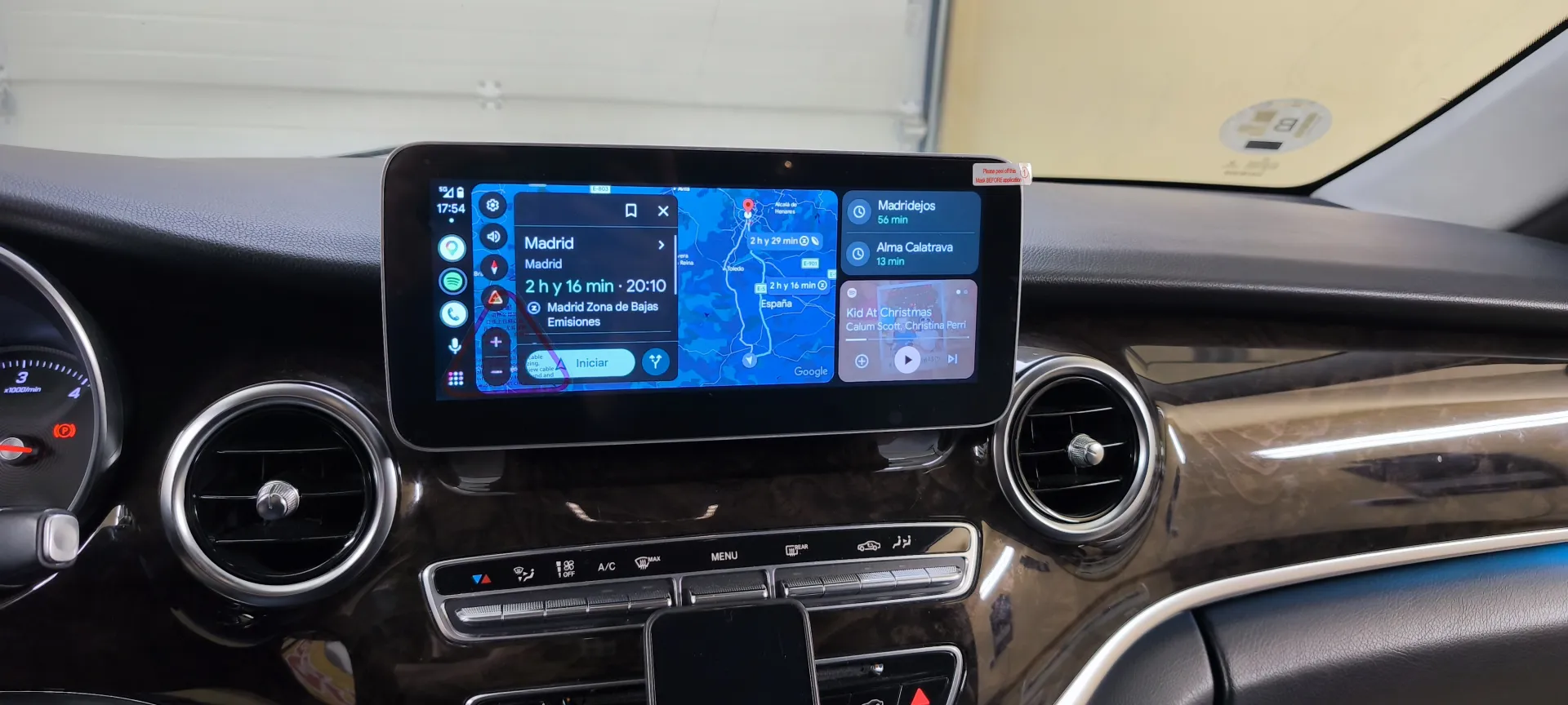Galería Instalación en Mercedes-benz Clase V 2015: cámaras, conectividad avanzada y central táctil