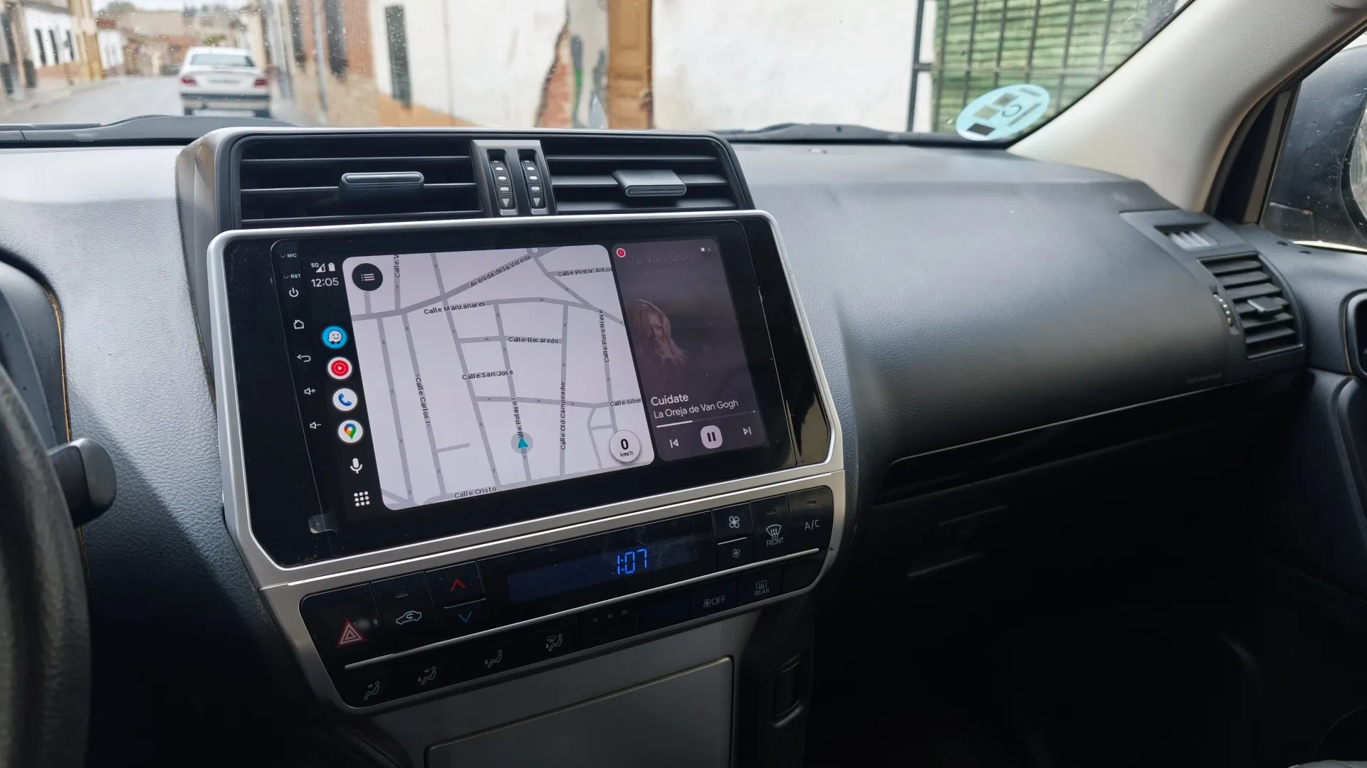Galería Upgrade en Toyota Land Cruiser 2018 2018: equipamiento multimedia con cámaras y cableado integrado