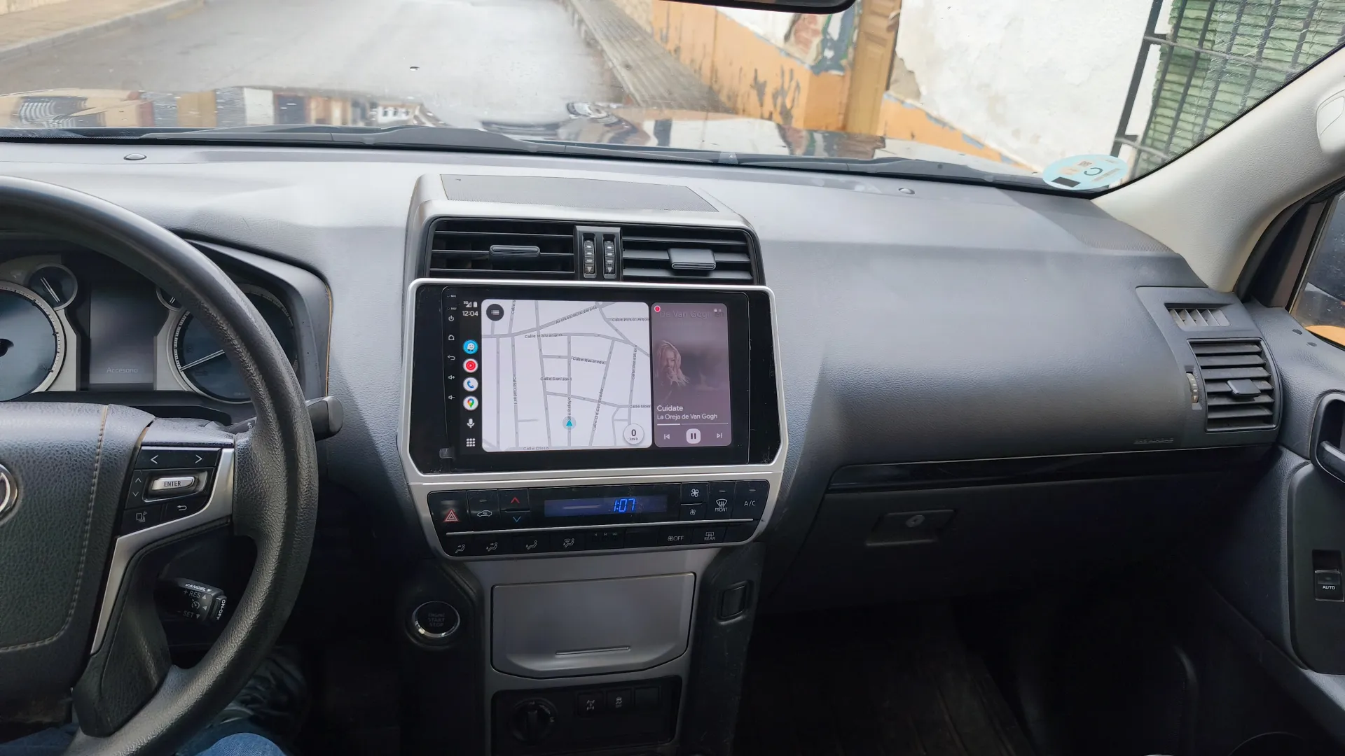 Galería Upgrade en Toyota Land Cruiser 2018 2018: equipamiento multimedia con cámaras y cableado integrado