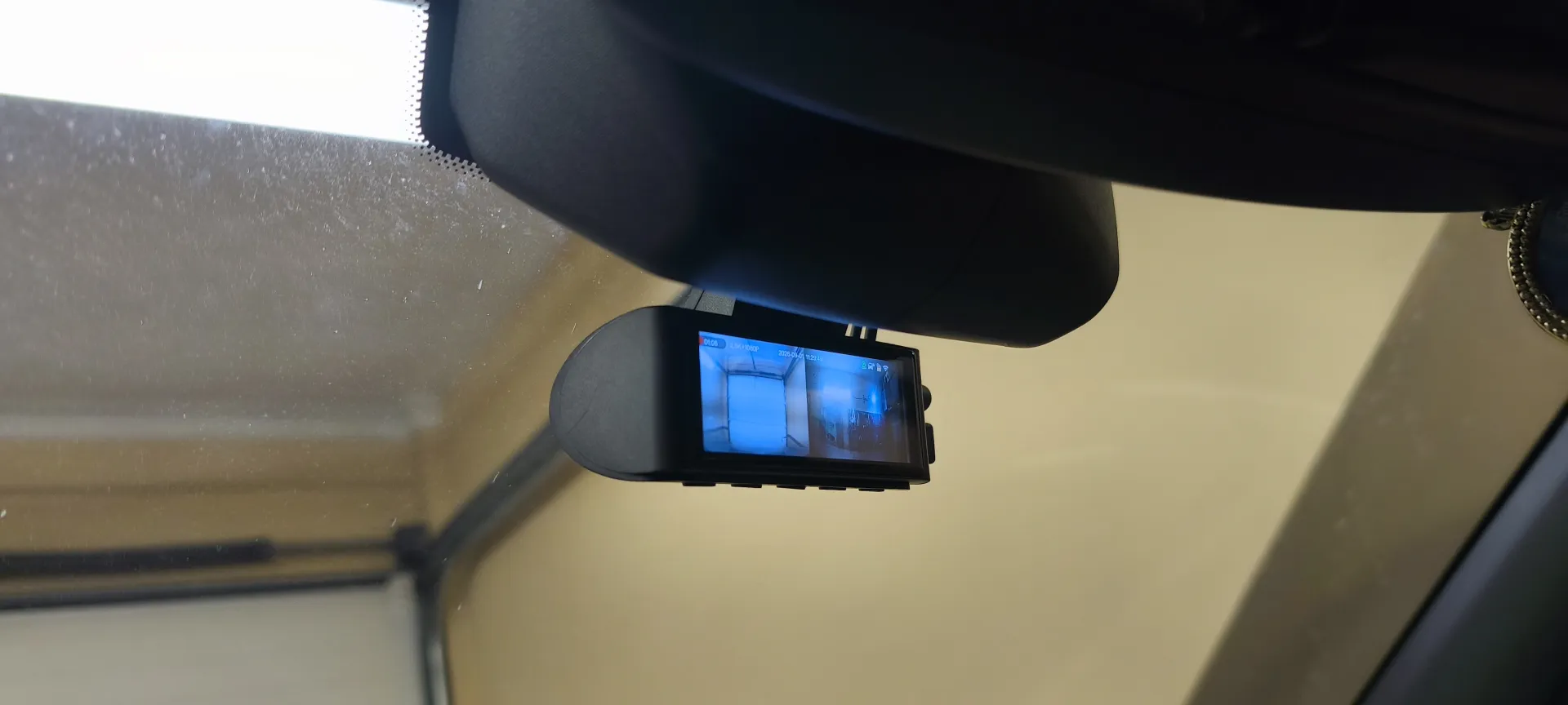 Galería Upgrade en Peugeot 3008 - 2017 2025: equipamiento multimedia con cámaras y cableado integrado