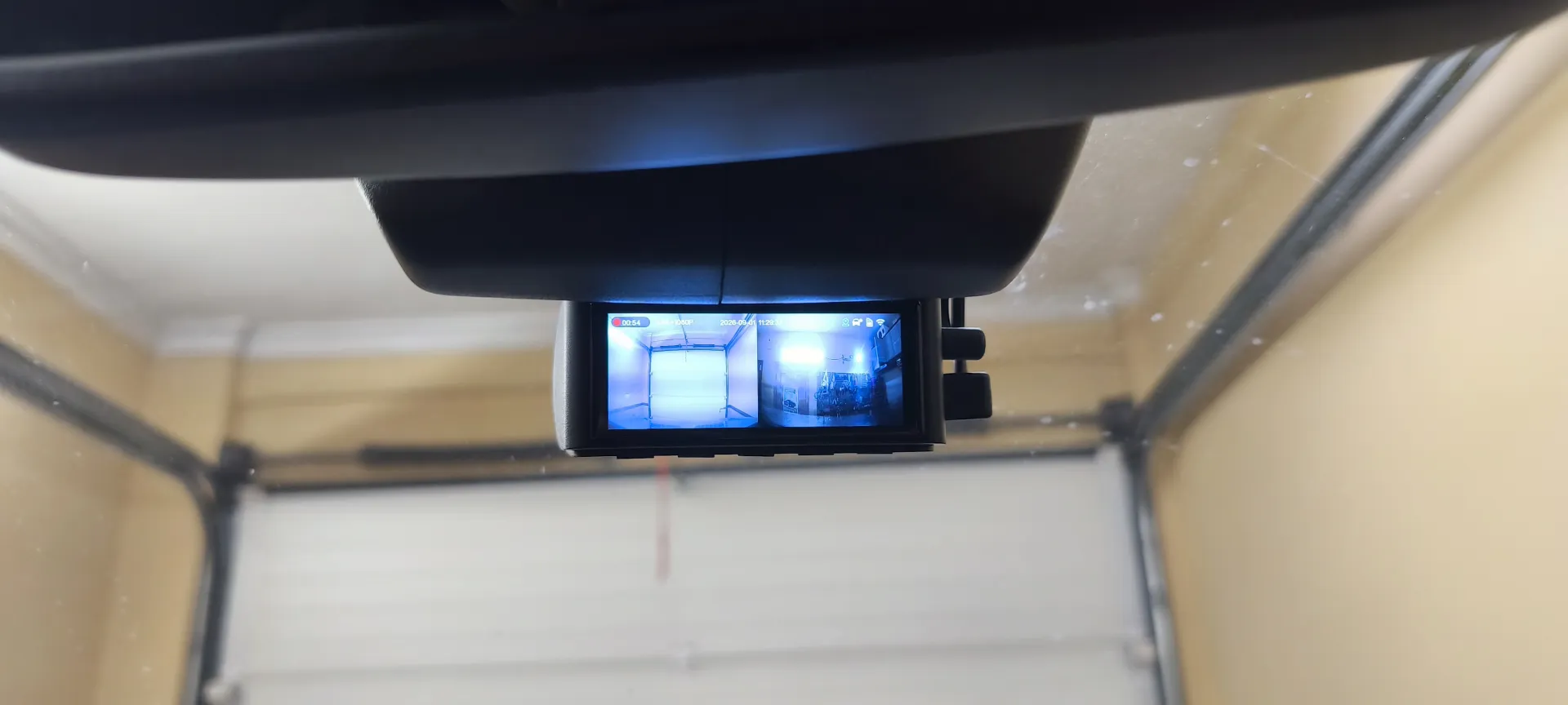 Galería Upgrade en Peugeot 3008 - 2017 2025: equipamiento multimedia con cámaras y cableado integrado