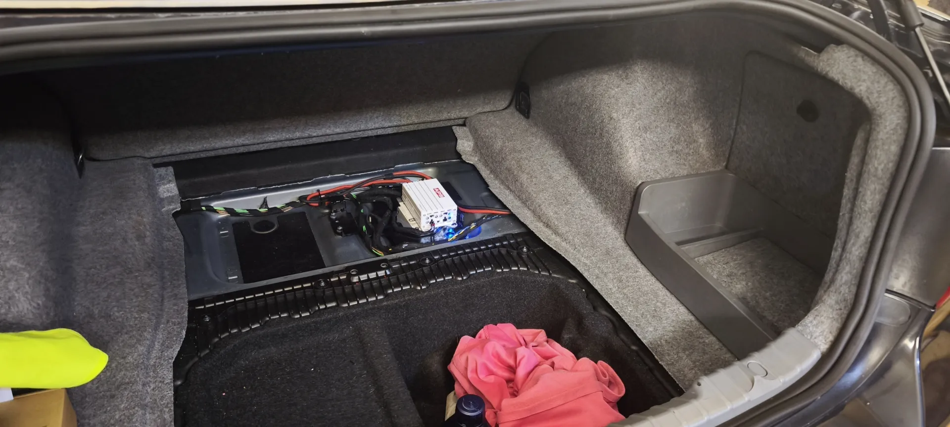 Galería Instalación en Bmw Serie 3 - E90: cámaras, conectividad avanzada y central táctil
